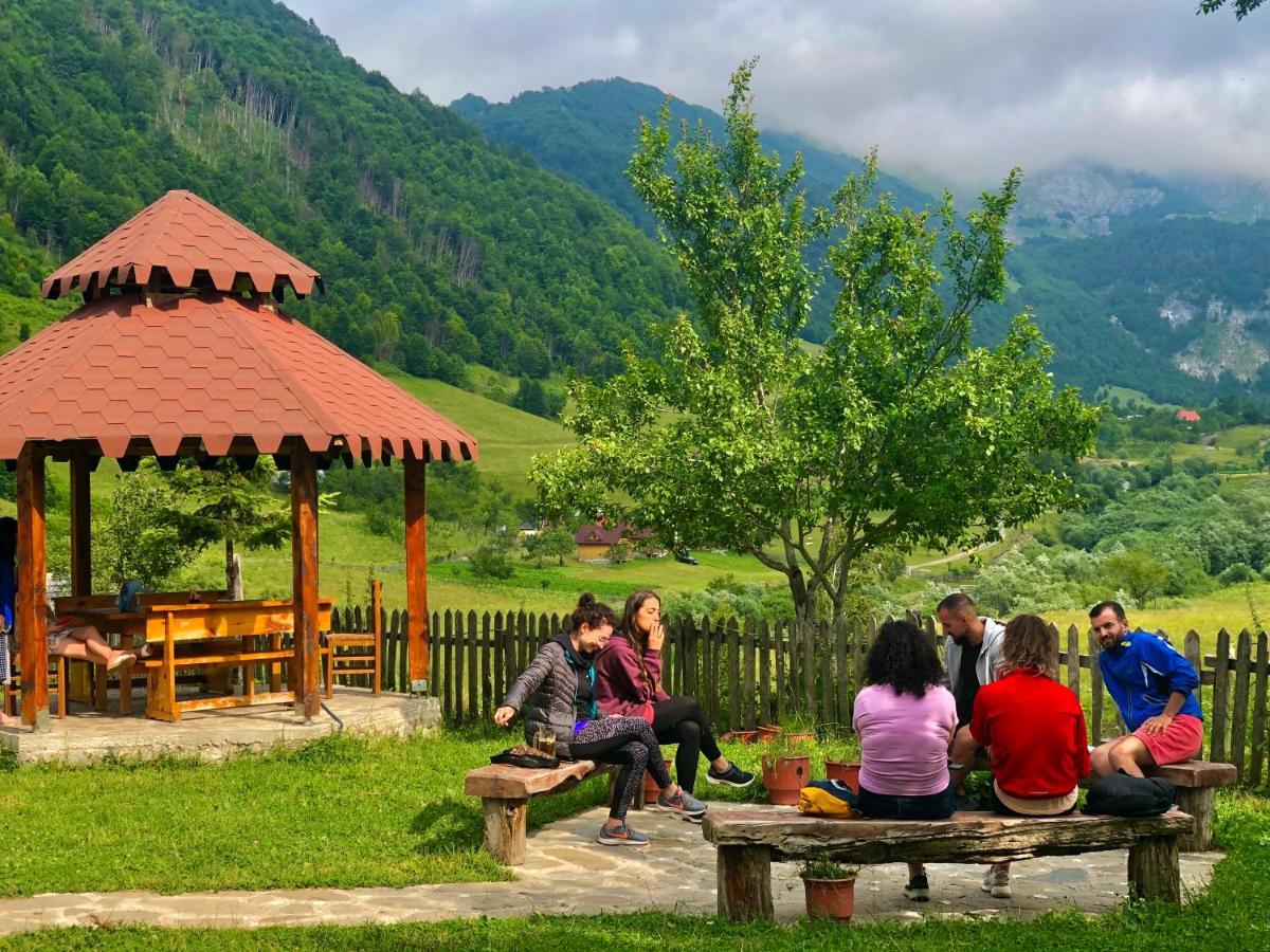 Guesthouse Alpini Lepushe Exterior photo