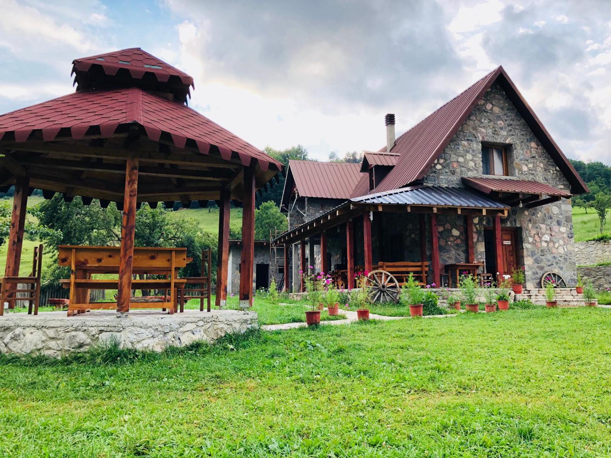 Guesthouse Alpini Lepushe Exterior photo