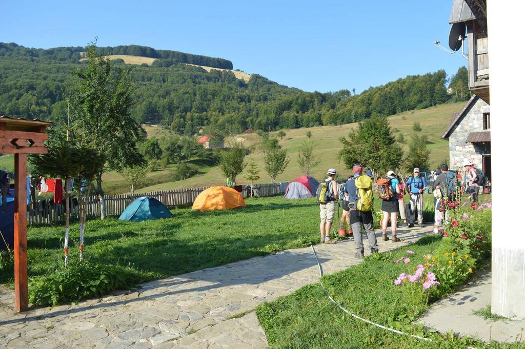 Guesthouse Alpini Lepushe Exterior photo